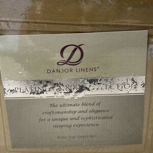 NWT DANJOR LINENS PLATINUM 1800 COLLECTION 4 Piece King Sheet Set